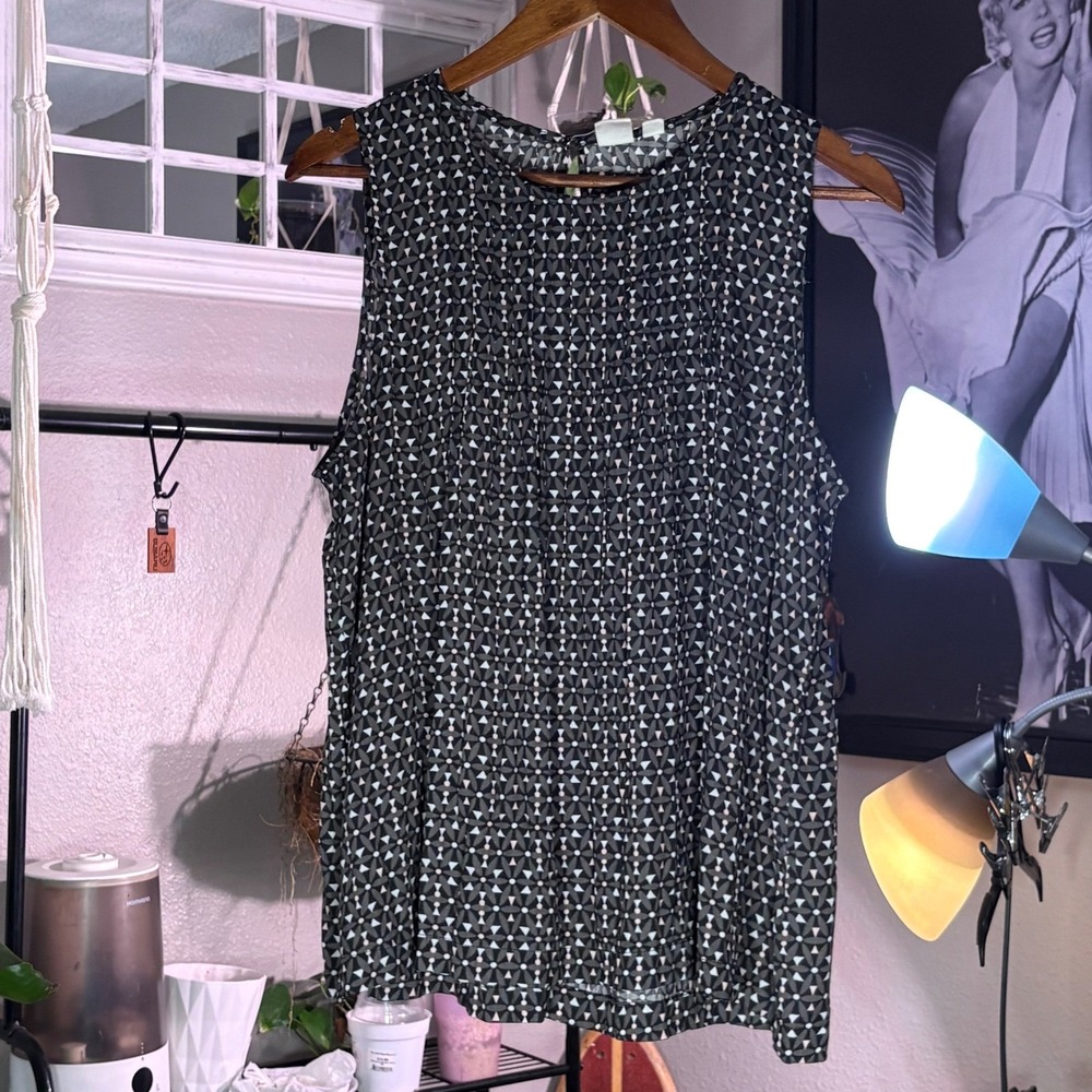 Gap Womens L Sleeveless Geometric Floral‎ Blouse Black White Pink Keyhole Back